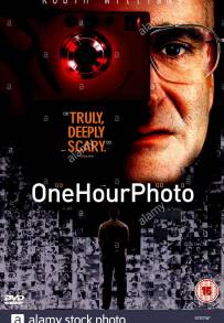 One Hour Photo (2002)